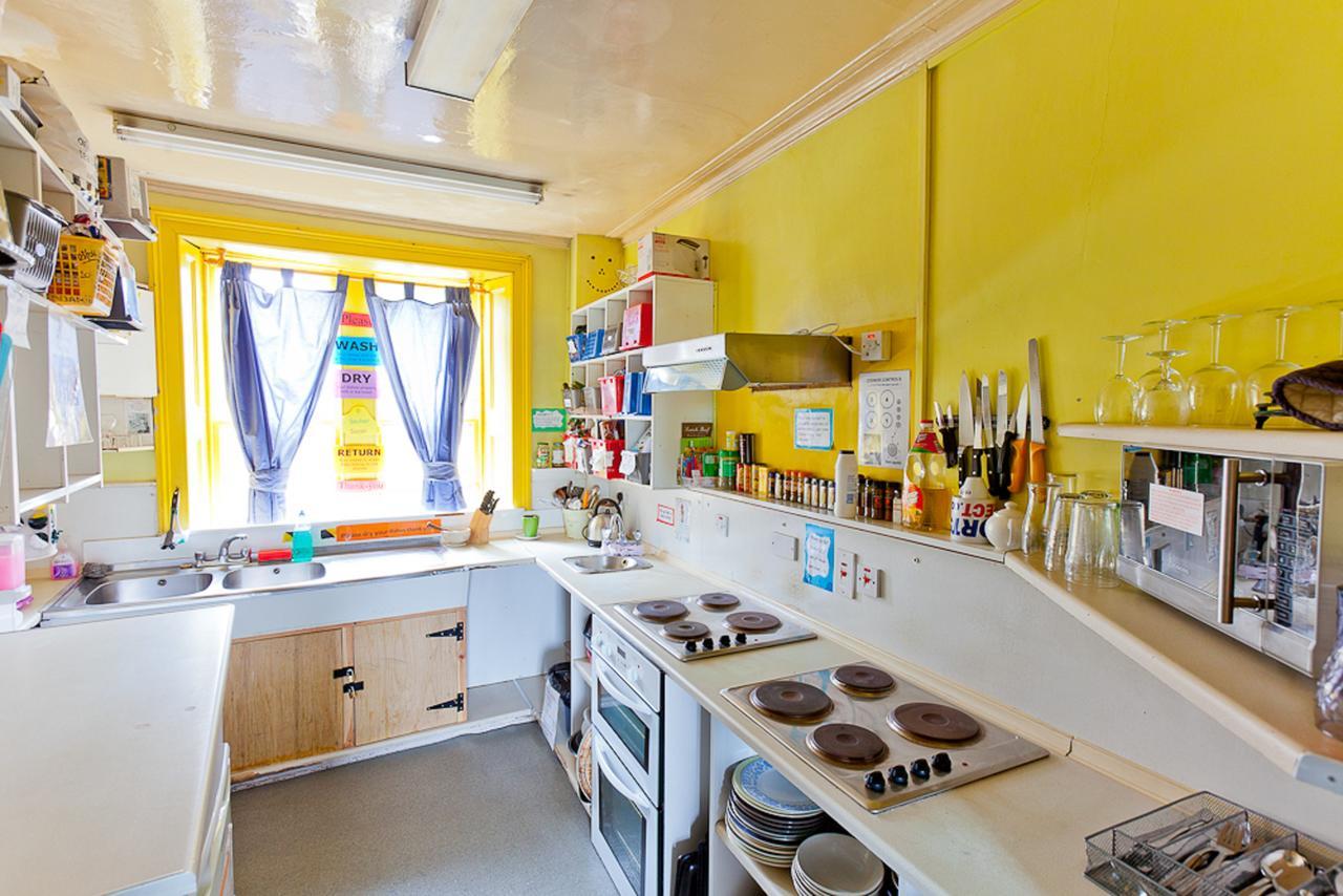 Inverness Student Hotel Bagian luar foto