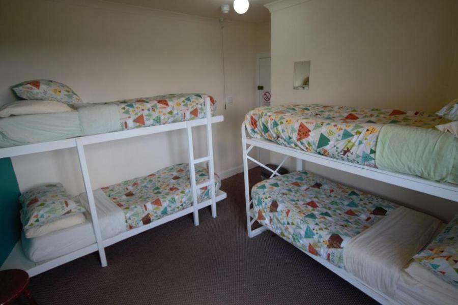 Inverness Student Hotel Bagian luar foto