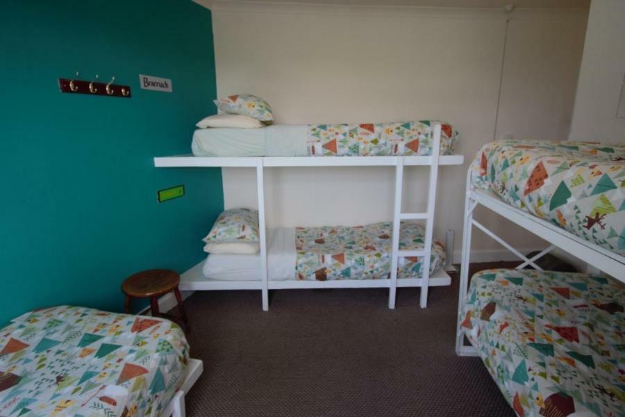 Inverness Student Hotel Bagian luar foto