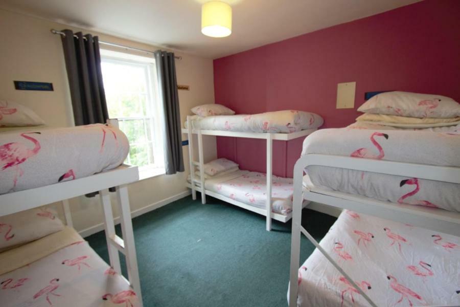 Inverness Student Hotel Bagian luar foto