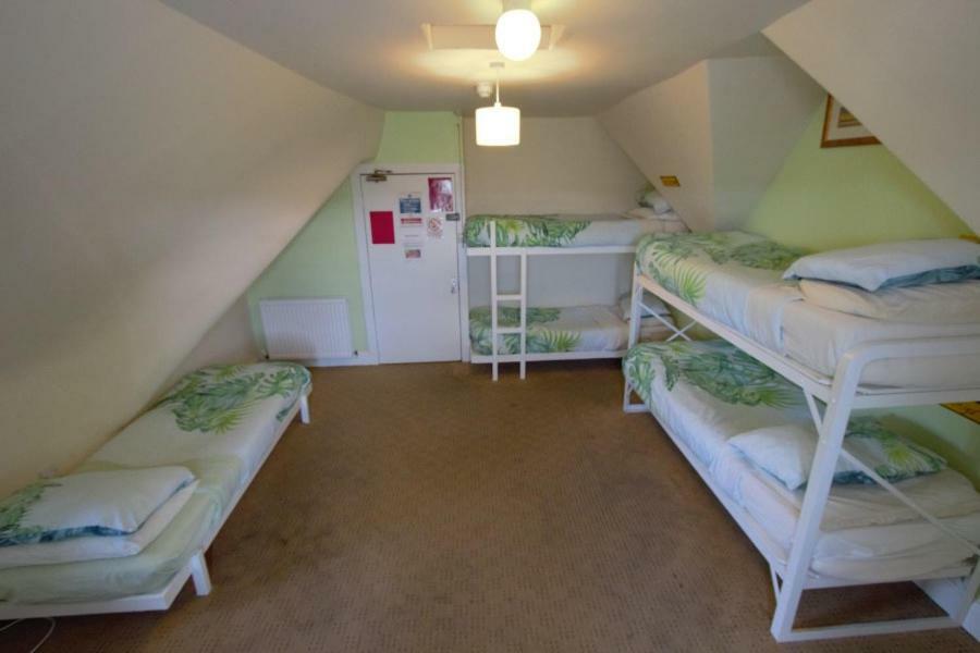 Inverness Student Hotel Bagian luar foto