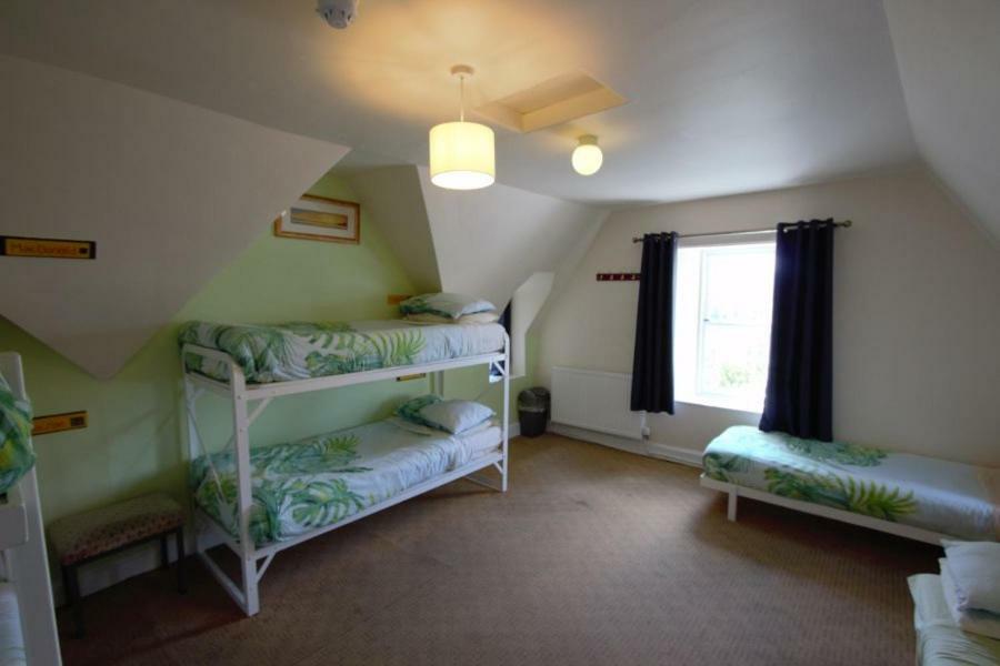 Inverness Student Hotel Bagian luar foto